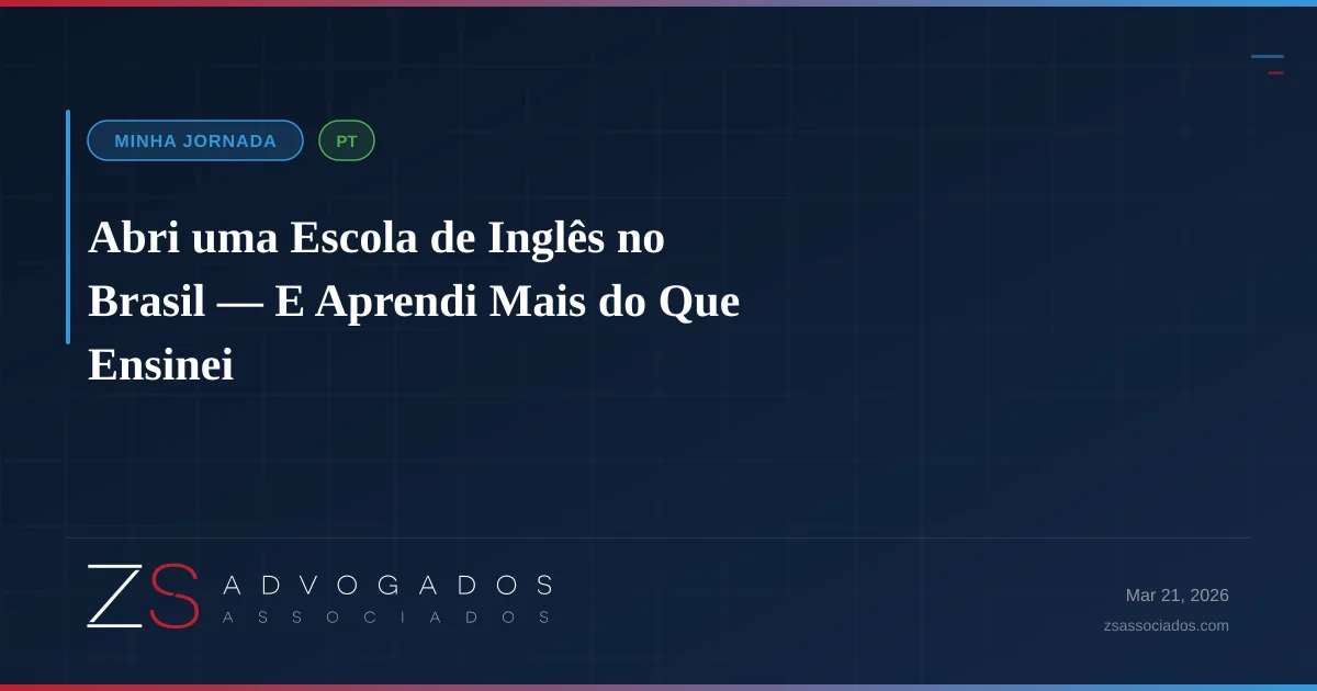 Zac em frente a sua escola de inglês, ao lado de alunos e colegas professores